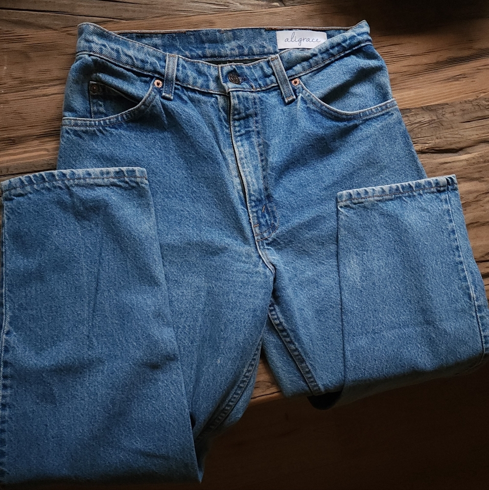 Aligrace Vintage Levi Mid-Rise Taper Jeans - Picture 2 of 8